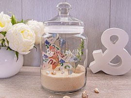 Koekjespot gevuld met geld