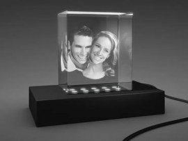 3d-glasfoto met lichtgevende basis