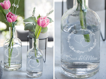 Gegraveerde fles als bloemenvaas