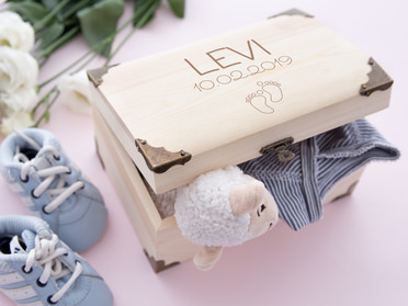Kleine houten schatkist voor kinderen