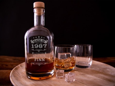 Gegraveerde whiskyfles